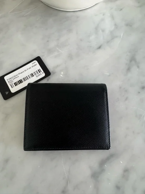 Prada bi-fold wallet black saffiano - Picture 2 of 8
